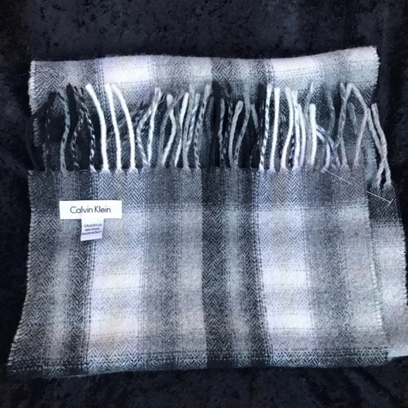 Calvin Klein Plaid Scarf - Picture 1 of 4